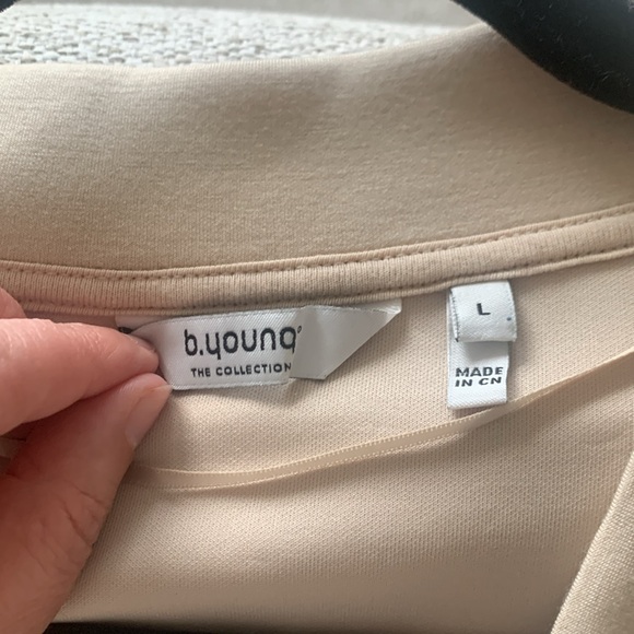 B. Young beige, lightweight vest. Only worn once! - Picture 7 of 7